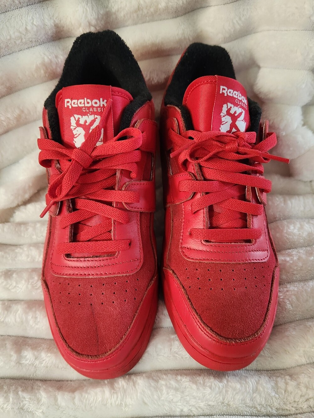 Reebok Workout Plus "Human Rights Now"-Vector Red - Picture 13 of 16